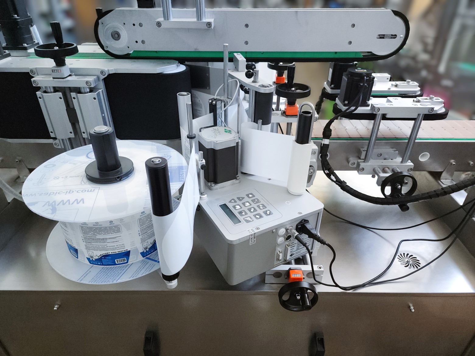 Этикетировочная машина ALFA EME200